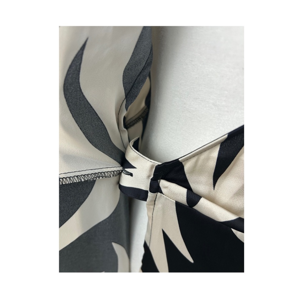 H&M Navy and Cream Abstract Print Wrap Dress Long Sleeve Size Medium - Picture 9 of 11